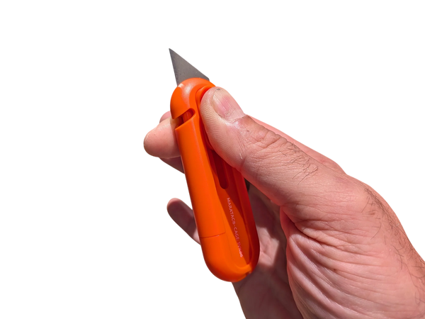 QCK - Auto-Retract Utility Knife